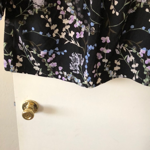 Black blouse with flowers - Picture 3 of 3